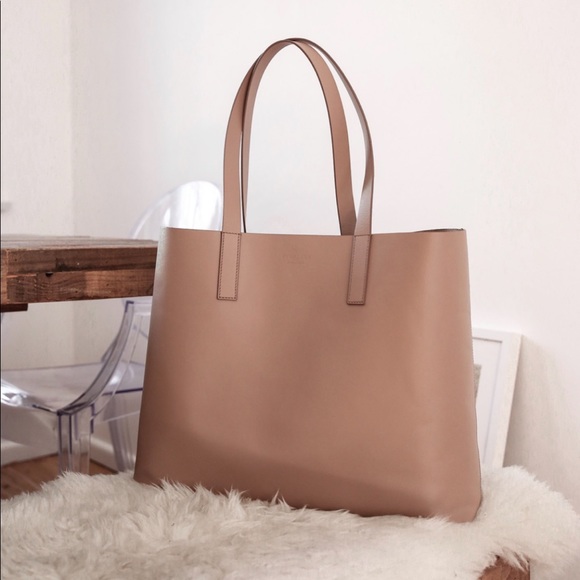 Everlane Handbags - Everlane Day Market Tote Bag Italian Leather EUC